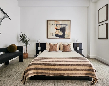 339 West 38th Street - Photo Thumbnail 4