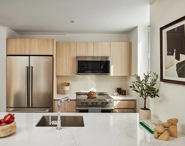 339 West 38th Street - Photo Thumbnail 2