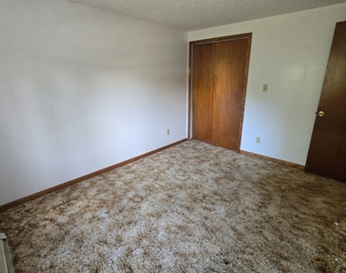 66 Knowlton Avenue - Photo Thumbnail 7