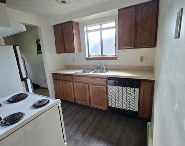 66 Knowlton Avenue - Photo Thumbnail 9