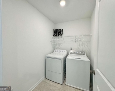 1546 Halstead Place - Photo Thumbnail 24
