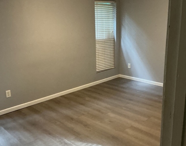 1690 New Orleans Way - Photo Thumbnail 11