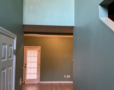 1690 New Orleans Way - Photo Thumbnail 3