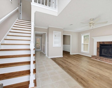 2100 Winsburg Drive Nw - Photo Thumbnail 4