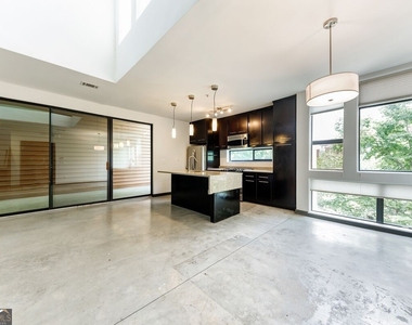 972 Dekalb Avenue Ne - Photo Thumbnail 2