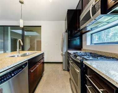 972 Dekalb Avenue Ne - Photo Thumbnail 7