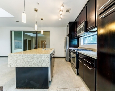 972 Dekalb Avenue Ne - Photo Thumbnail 6