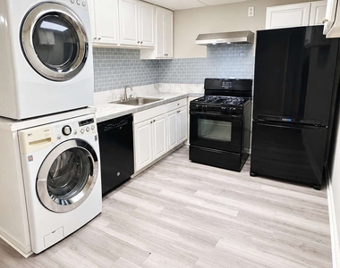 220 Sandy Springs Place - Photo Thumbnail 4