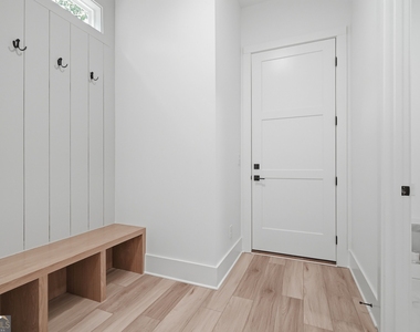 5676 Meadow View Drive - Photo Thumbnail 21