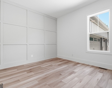 5676 Meadow View Drive - Photo Thumbnail 4