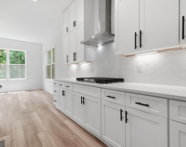5676 Meadow View Drive - Photo Thumbnail 14