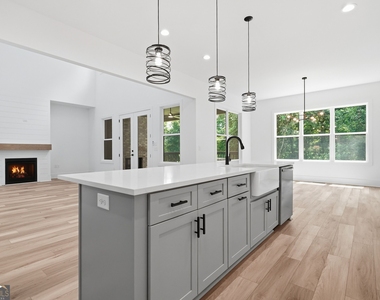 5676 Meadow View Drive - Photo Thumbnail 16