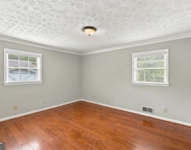 4548 Shallowford Road - Photo Thumbnail 11