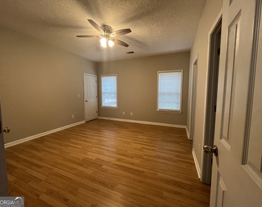 214 Piedmont Drive - Photo Thumbnail 18