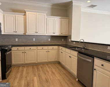 1641 Ridenour Parkway - Photo Thumbnail 11