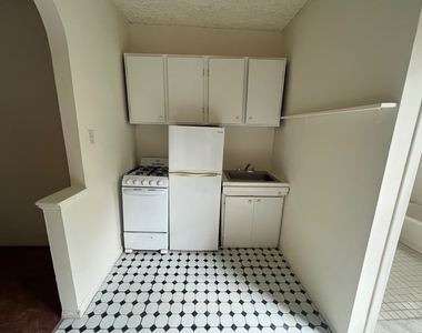 300 East 89th Street, New York, NY 10128 - Photo Thumbnail 1