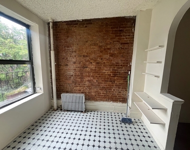 300 East 89th Street, New York, NY 10128 - Photo Thumbnail 2