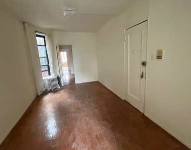 300 East 89th Street, New York, NY 10128 - Photo Thumbnail 4