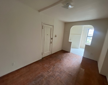 300 East 89th Street, New York, NY 10128 - Photo Thumbnail 3