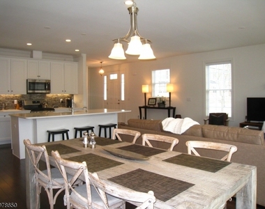 1 Warren Dr. - Photo Thumbnail 4