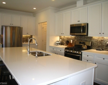 1 Warren Dr. - Photo Thumbnail 7