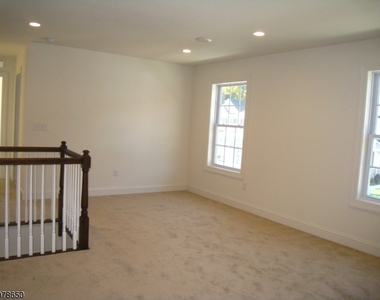 1 Warren Dr. - Photo Thumbnail 9
