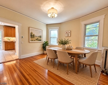 22 Gates Ave - Photo Thumbnail 9