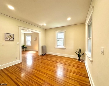 22 Gates Ave - Photo Thumbnail 4