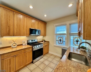 22 Gates Ave - Photo Thumbnail 12