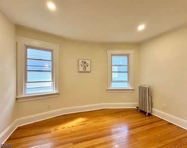 22 Gates Ave - Photo Thumbnail 18