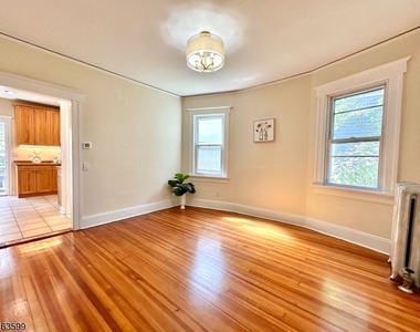22 Gates Ave - Photo Thumbnail 8