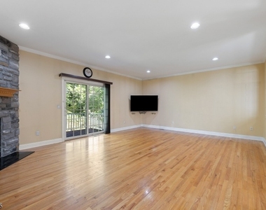 167 Raymound Blvd - Photo Thumbnail 20