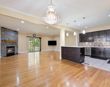 167 Raymound Blvd - Photo Thumbnail 10
