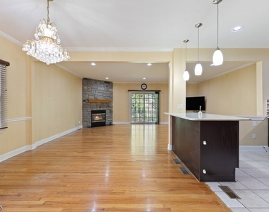 167 Raymound Blvd - Photo Thumbnail 9