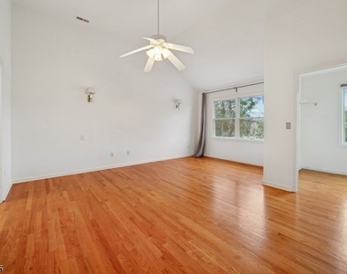 17 Grove St - Photo Thumbnail 16