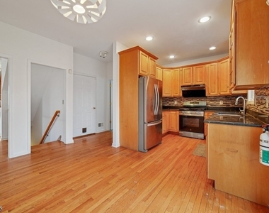 17 Grove St - Photo Thumbnail 7