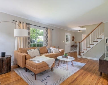 1 Pine Way - Photo Thumbnail 4