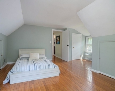 1 Pine Way - Photo Thumbnail 17