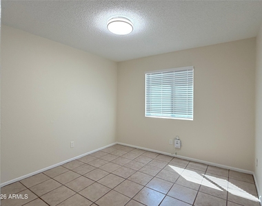 1461 E Southern Avenue - Photo Thumbnail 8