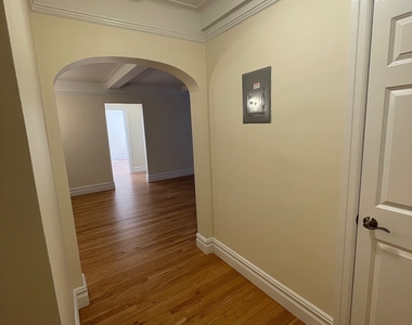 Christopher St - Photo Thumbnail 3