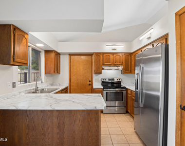 19222 N 12th Street - Photo Thumbnail 7