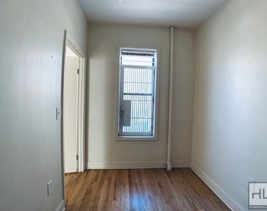 East 14th Street - Photo Thumbnail 5