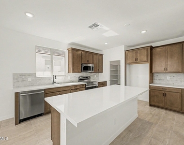 18347 W Villa Chula Lane - Photo Thumbnail 6