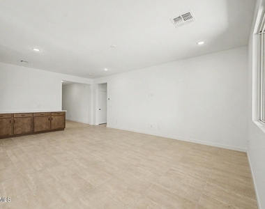 18347 W Villa Chula Lane - Photo Thumbnail 5