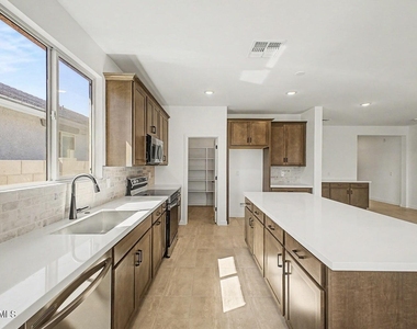 18347 W Villa Chula Lane - Photo Thumbnail 7