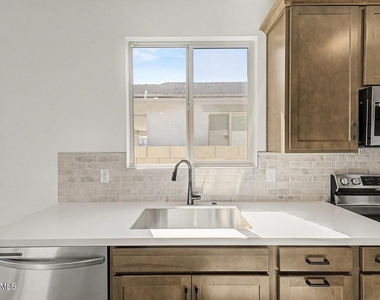 18347 W Villa Chula Lane - Photo Thumbnail 8