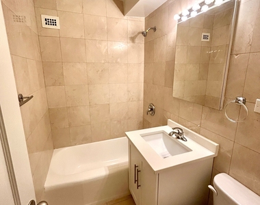 East 79th Street - Photo Thumbnail 4