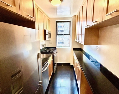 East 79th Street - Photo Thumbnail 3