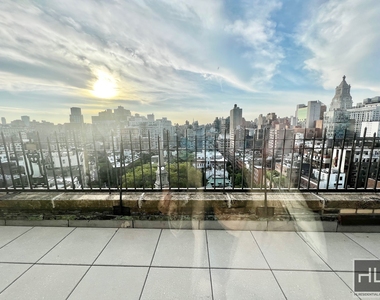 Second Avenue - Photo Thumbnail 5