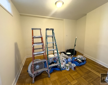 West 11th Street - Photo Thumbnail 1